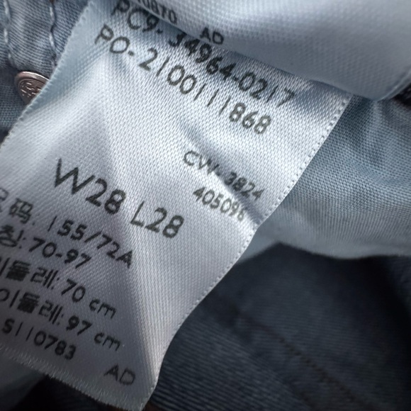 NWOT Levi Wedgie straight 28x28 dark wash - Picture 6 of 7